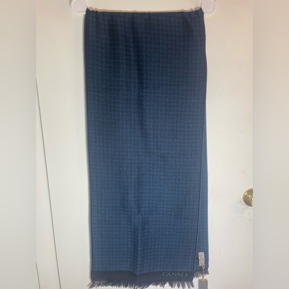 100% Italian wool scarf